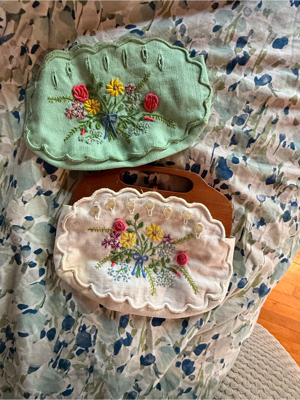 Vintage Embroidered Floral Handbag Clutch - Mint & Cream— switchable!!
